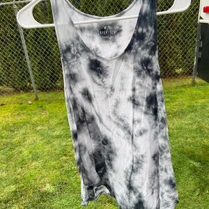 American Eagle white and blue marble favourite tank